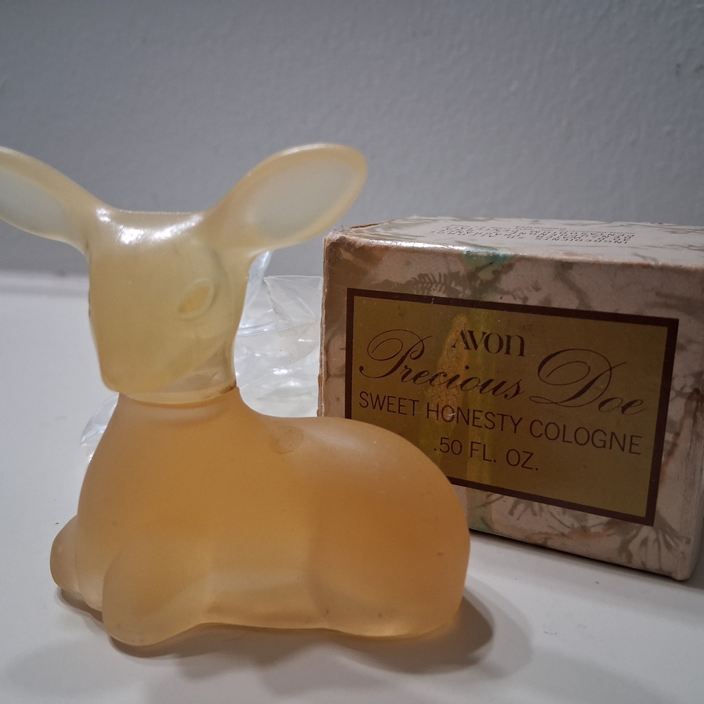 Avon Precious Doe Sweet Honesty Cologne in Cream